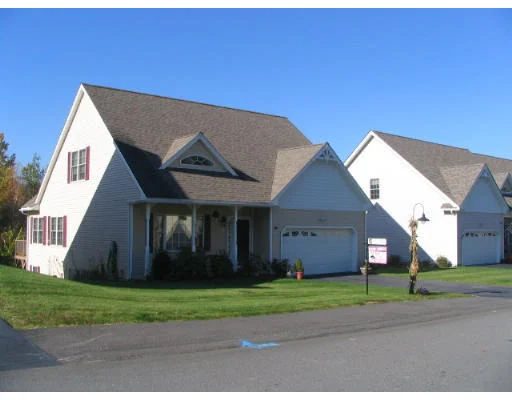 Unit for sale at 13 Carriage Road, Litchfield, NH 03052