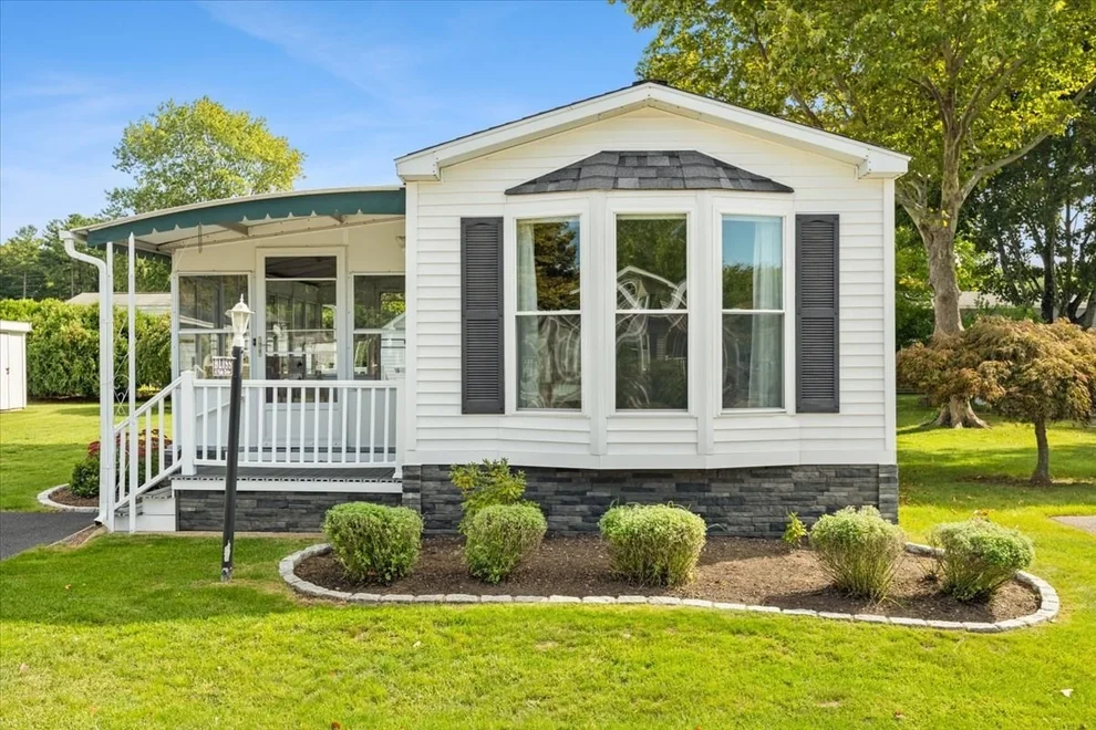 Unit for sale at 6 Viola Dr, Plainville, MA 02762