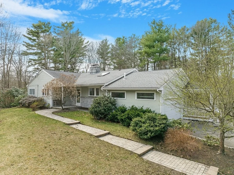 Unit for sale at 281 South St, Medfield, MA 02052