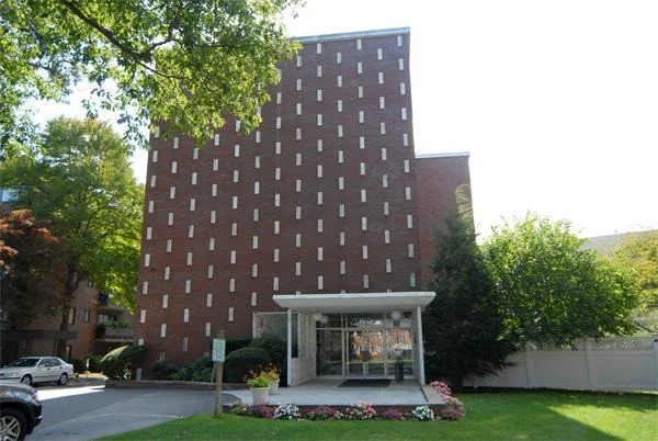 Unit for sale at 2 Hammond Pond Pkwy, Newton, MA 02467