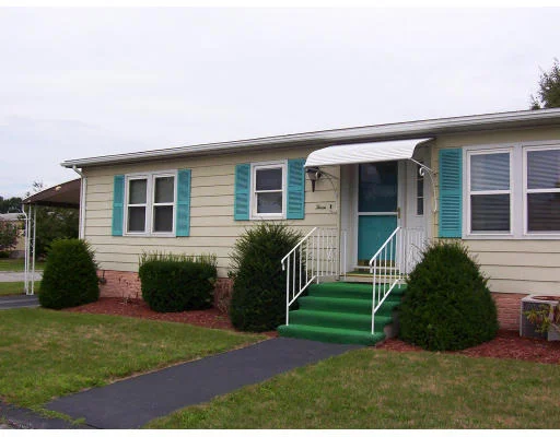Unit for sale at 3 Princess Ave, Attleboro, MA 02703