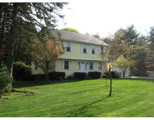 Unit for sale at 684 Grove St, Norwell, MA 02061