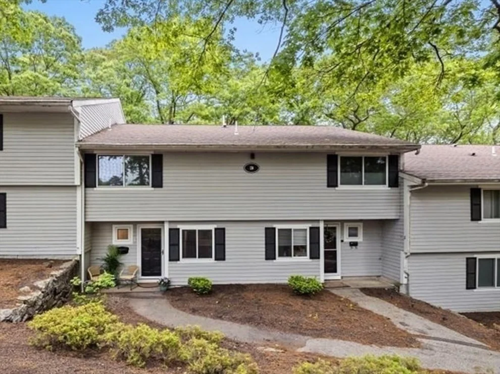 Unit for sale at 3 Beals Cove Rd, Hingham, MA 02043
