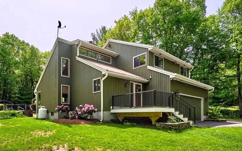 Unit for sale at 174 Cedar St, Sturbridge, MA 01566