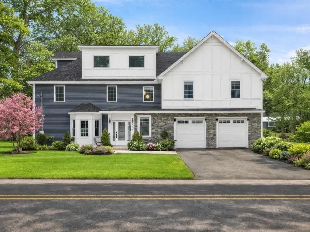 Unit for sale at 880 Summer St, Lynnfield, MA 01940