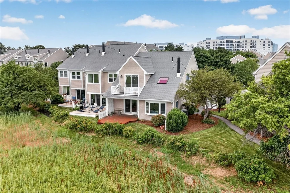 Unit for sale at 19 Schooner Ln, Quincy, MA 02171