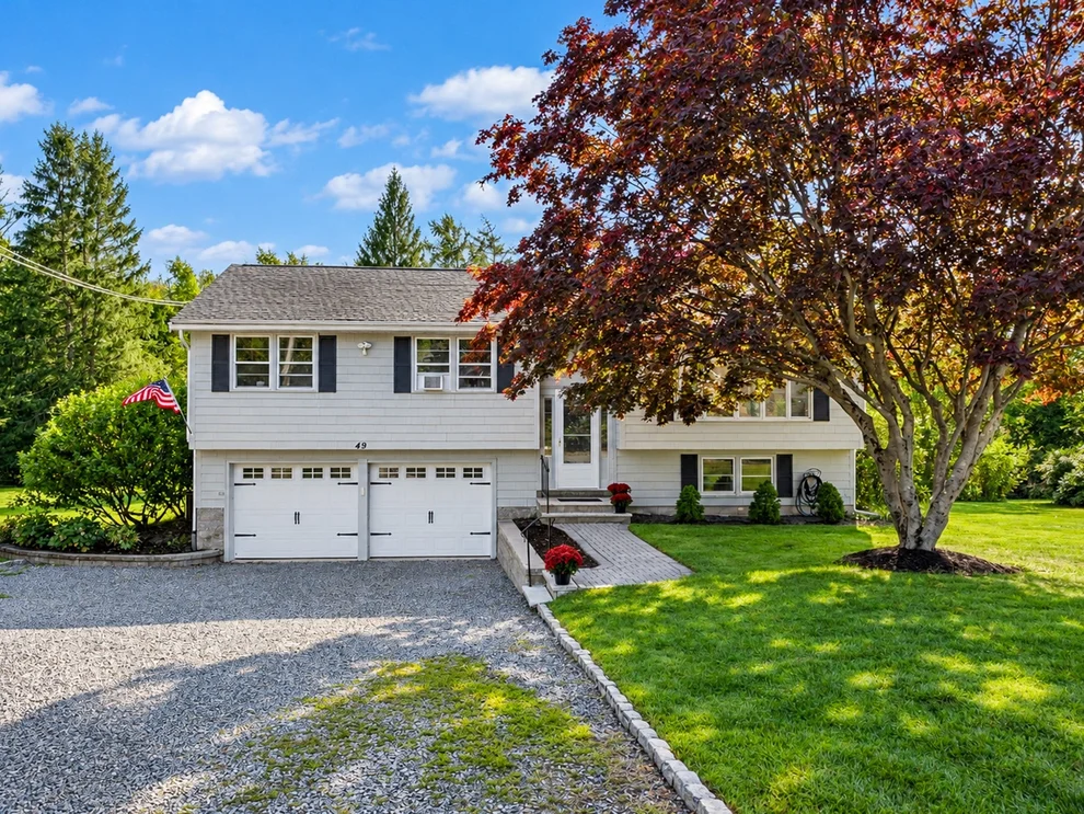 Unit for sale at 49 Meadowview Rd, North Andover, MA 01845