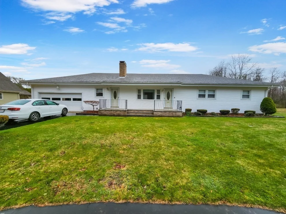 Unit for sale at 415 Chase Rd, Dartmouth, MA 02747