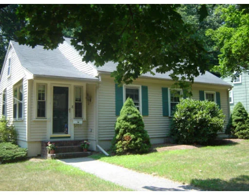 Unit for sale at 8 Hammond St, Hopedale, MA 01747