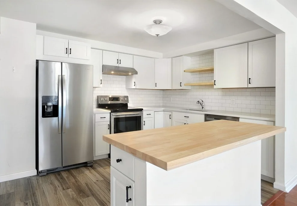 Unit for sale at 1 Commodore Court, Hull, MA 02045