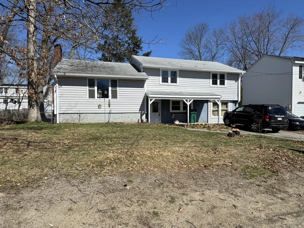 Unit for sale at 132 Commonwealth Ave, Lowell, MA 01852