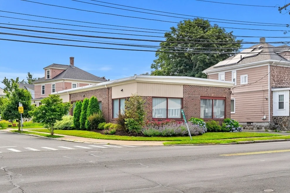 Unit for sale at 189 Loring Ave, Salem, MA 01970