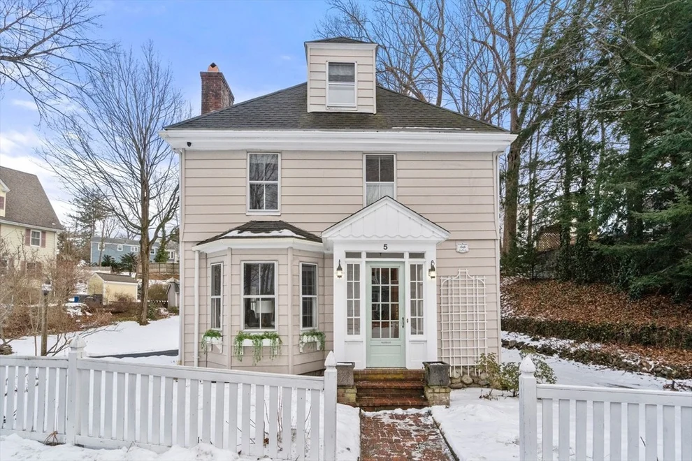 Unit for sale at 5 Bow St, Wellesley, MA 02481