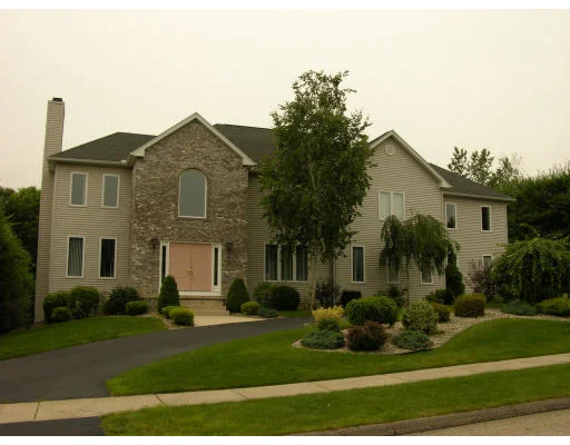 Unit for sale at 105 Pinewood Hills, Longmeadow, MA 01106