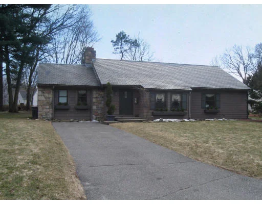 Unit for sale at 4 Macarthur Rd, Wellesley, MA 02482