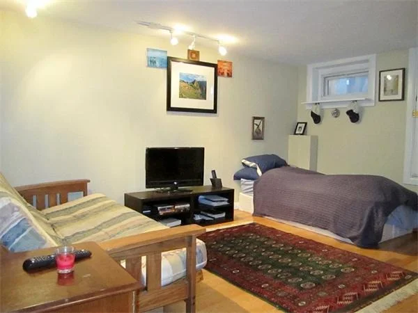 Unit for sale at 6 Goodwin Pl, Boston, MA 02114