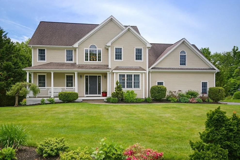 Unit for sale at 52 Kensington Ct, Swansea, MA 02777