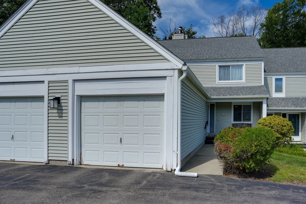Unit for sale at 71 Stone Ridge Rd, Franklin, MA 02038