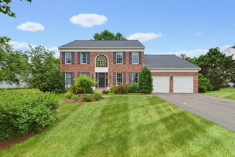 Unit for sale at 12 Iron Hollow Rd, Sharon, MA 02067