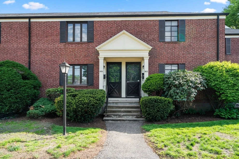 Unit for sale at 960 Belmont St, Watertown, MA 02472