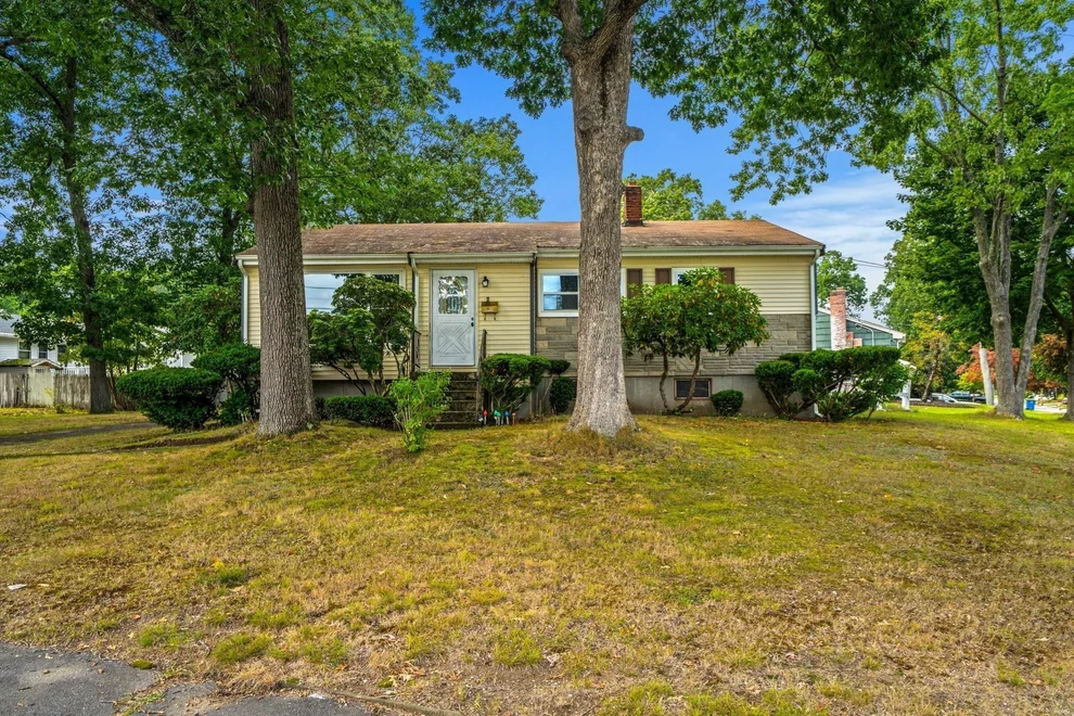 Unit for sale at 4 Niles Rd, Randolph, MA 02368
