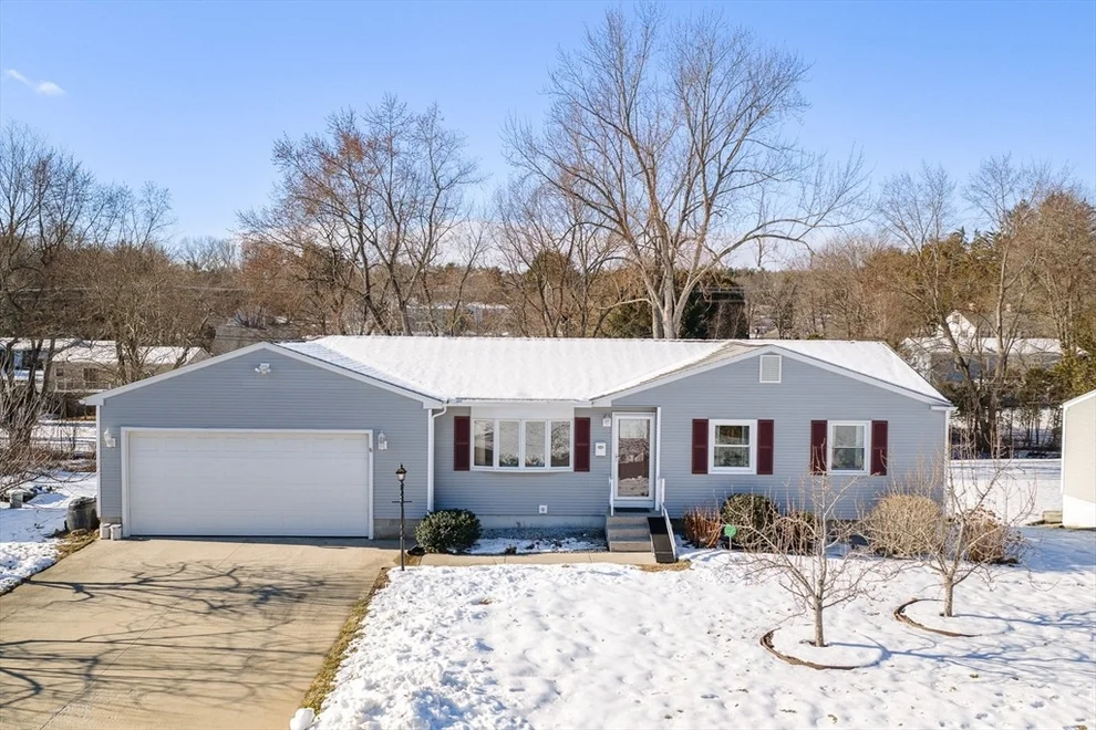 Unit for sale at 91 Knollwood Cir, Holyoke, MA 01040
