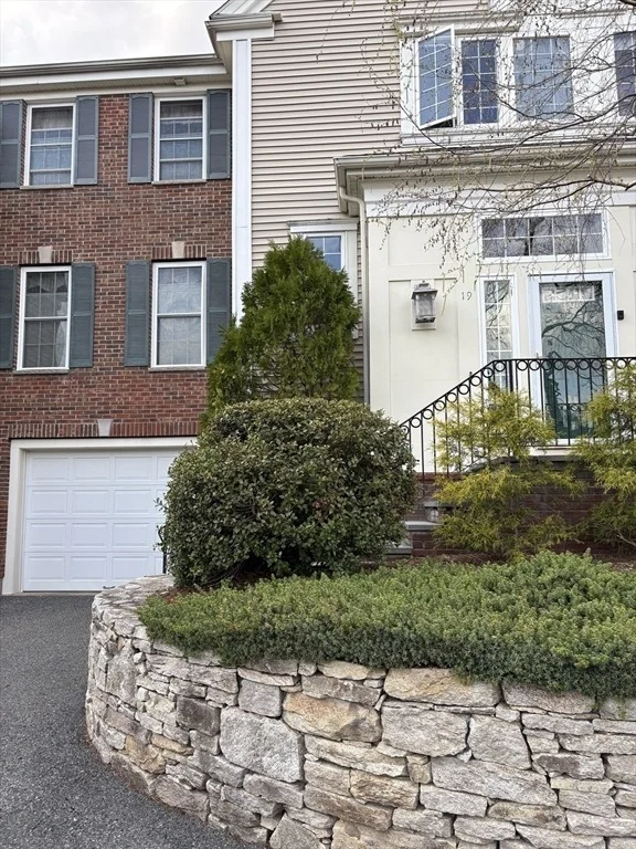 Unit for sale at 19 Imperial Ct, Westborough, MA 01581
