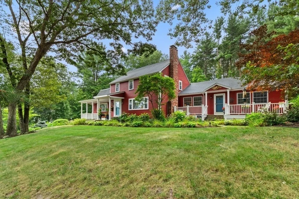 Unit for sale at 2 Willis Ln, Lynnfield, MA 01940