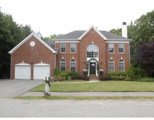 Unit for sale at 10 Ridge Way, North Andover, MA 01845