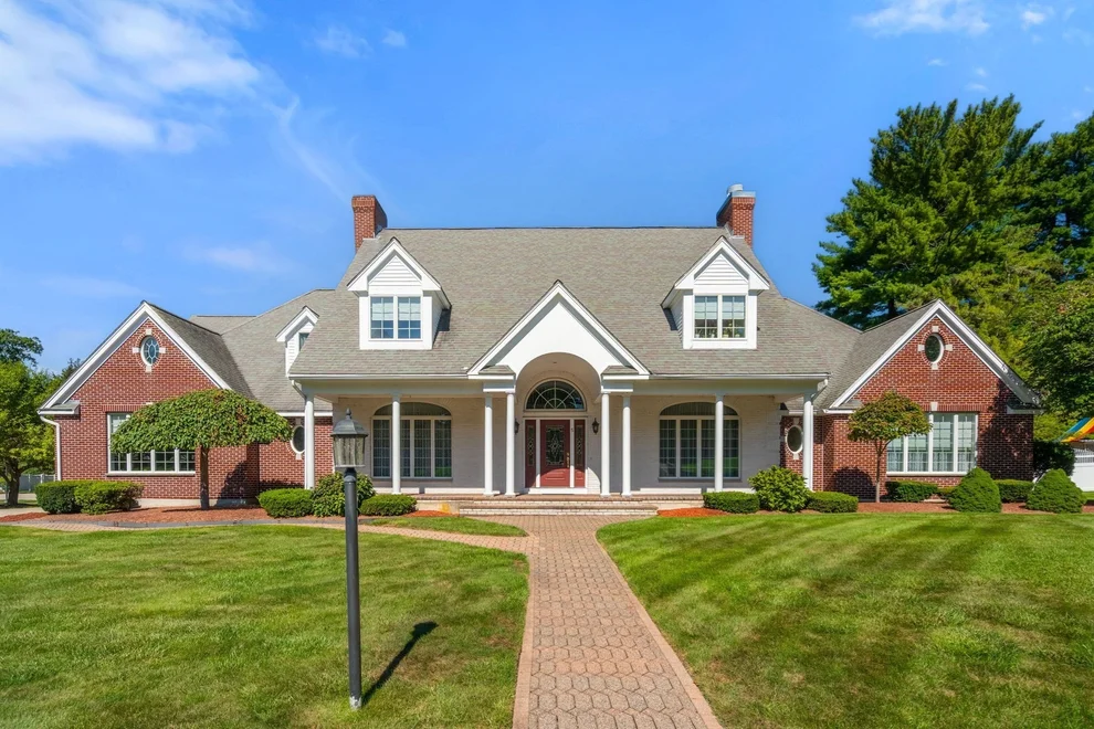 Unit for sale at 5 Elizabeth Way, Lynnfield, MA 01940