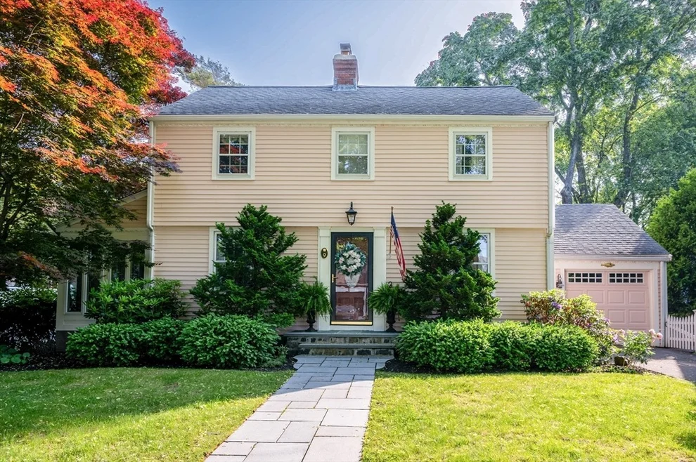 Unit for sale at 9 Mohawk Rd, Marblehead, MA 01945