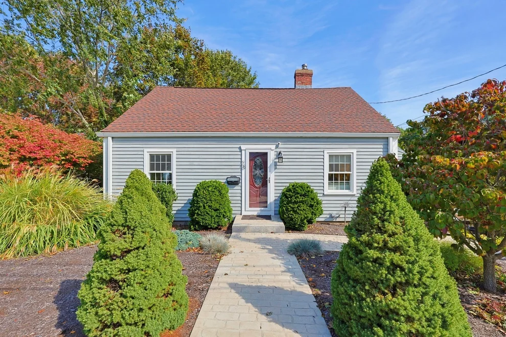Unit for sale at 28 Ellis Ave, Norwood, MA 02062