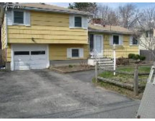 Unit for sale at 3 Bonito Dr, Framingham, MA 01701
