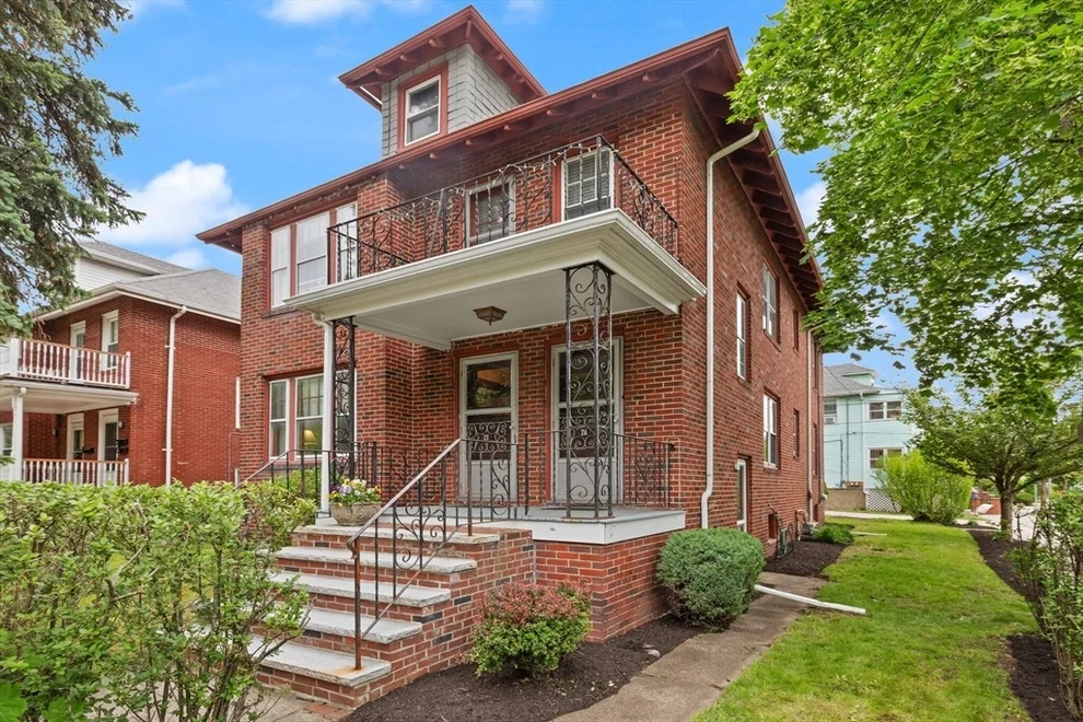Unit for sale at 27 Alewife Brook Pkwy, Cambridge, MA 02140