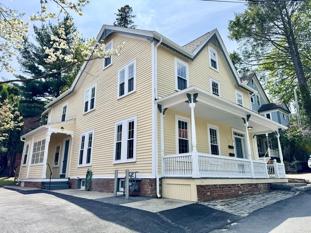 Unit for sale at 3 Oxford Pl, Worcester, MA 01609