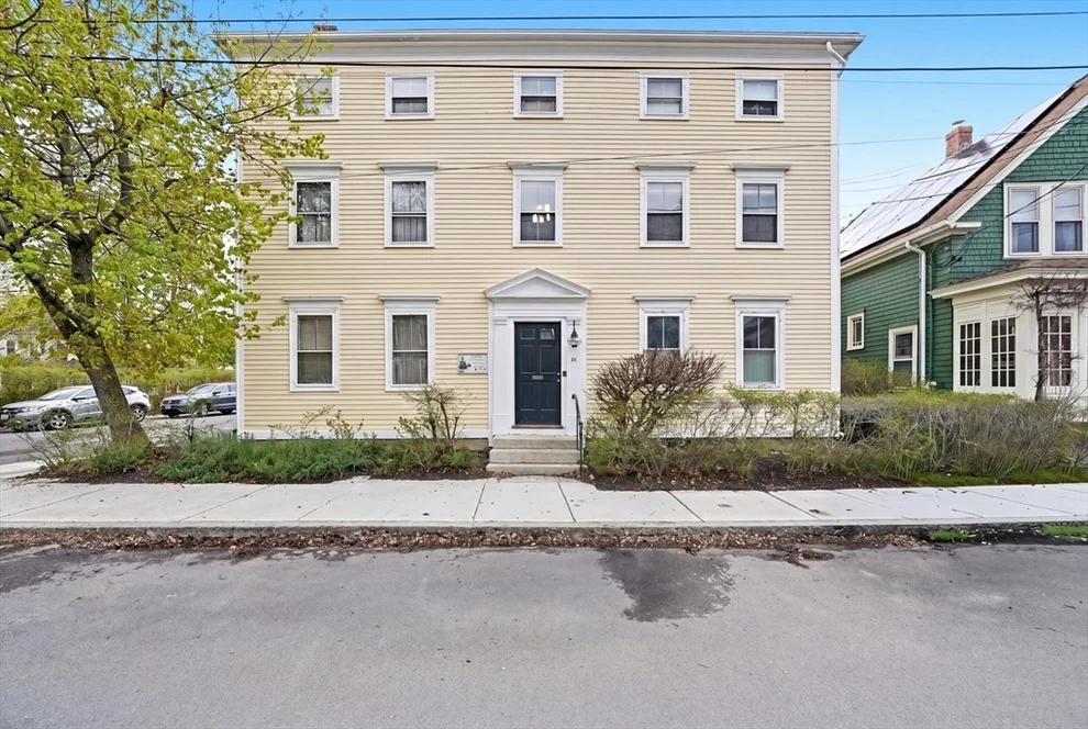 Unit for sale at 74 Lime St, Newburyport, MA 01950
