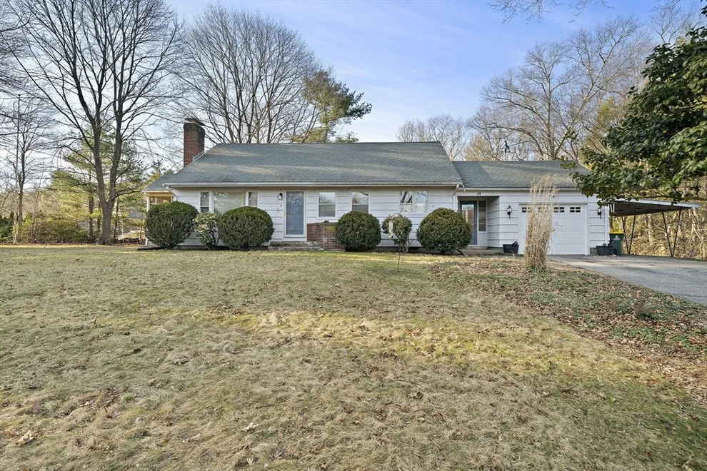 Unit for sale at 14 Wheelock Circle, Franklin, MA 02038