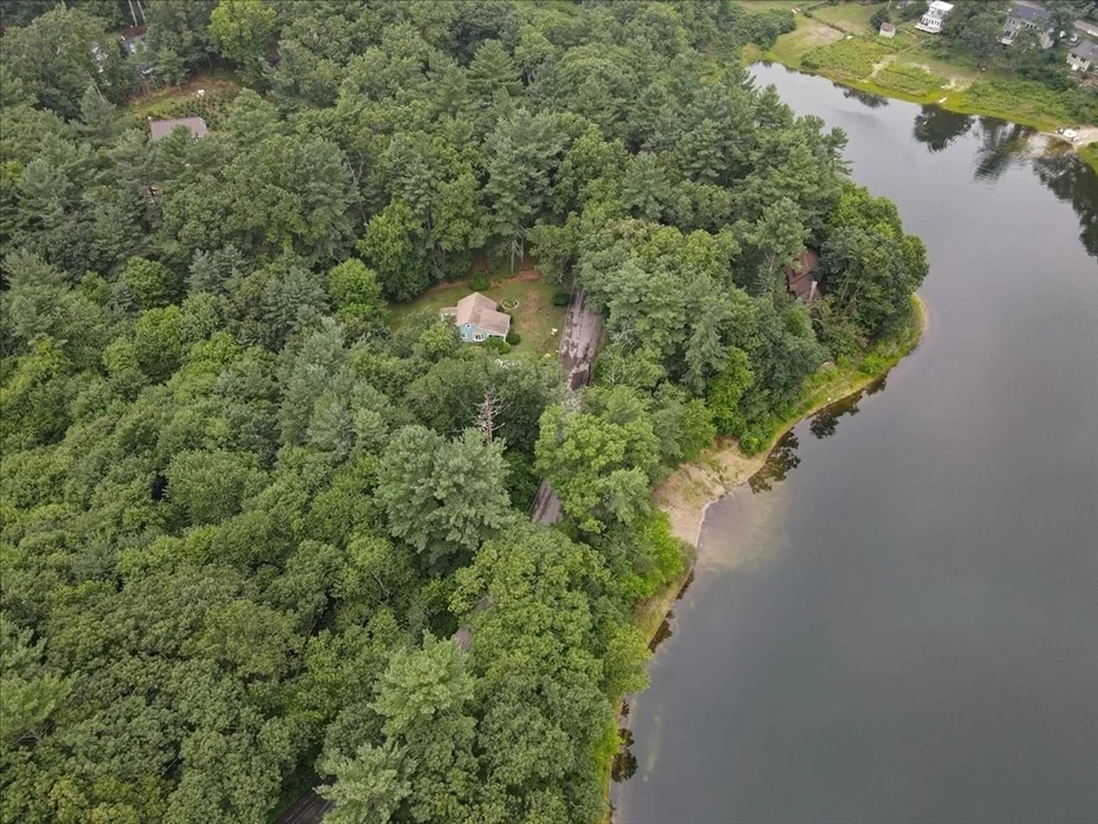 Unit for sale at 27 Kingsbury Rd, Norfolk, MA 02056