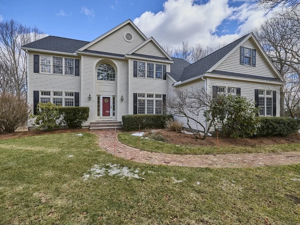 Unit for sale at 5 Windmill Hill Rd, Stow, MA 01775