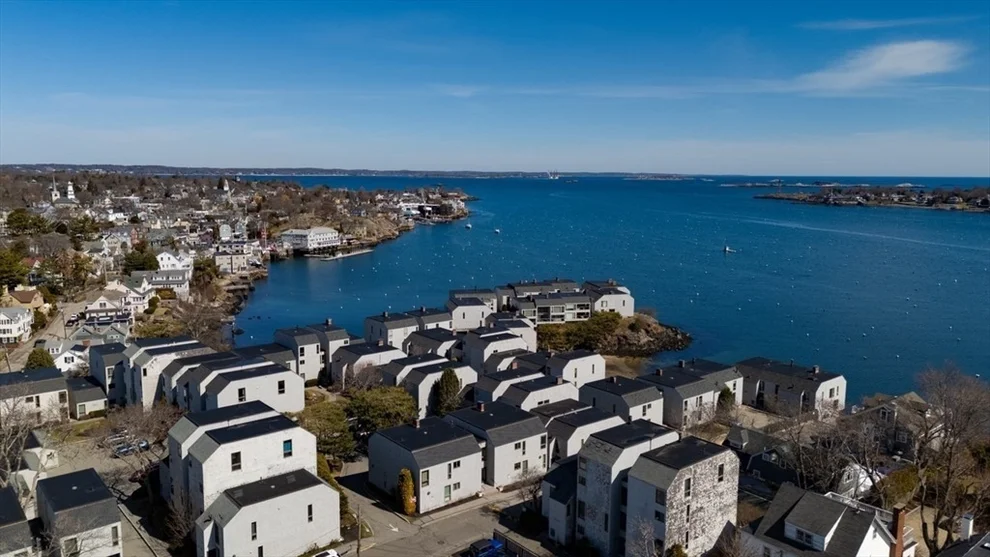 Unit for sale at 61 Brackett Pl, Marblehead, MA 01945