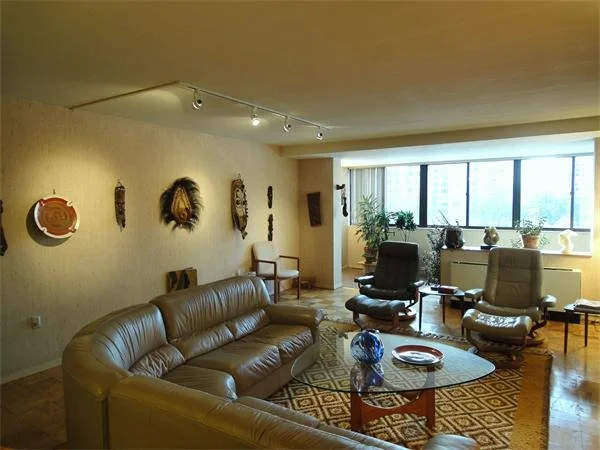 Unit for sale at 9 Hawthorne Pl, Boston, MA 02114