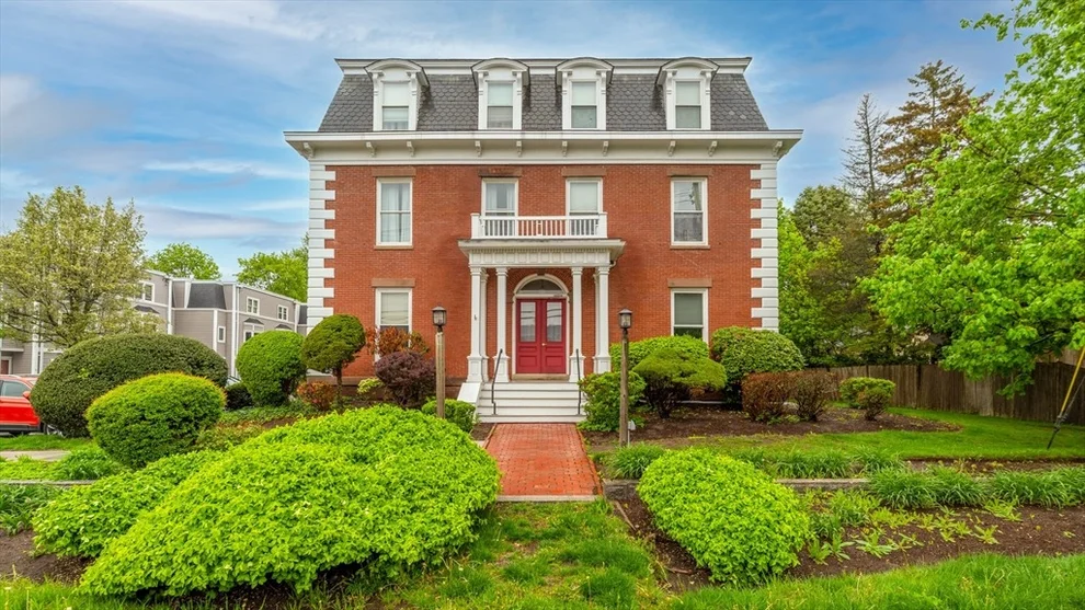Unit for sale at 117 High St, Ipswich, MA 01938