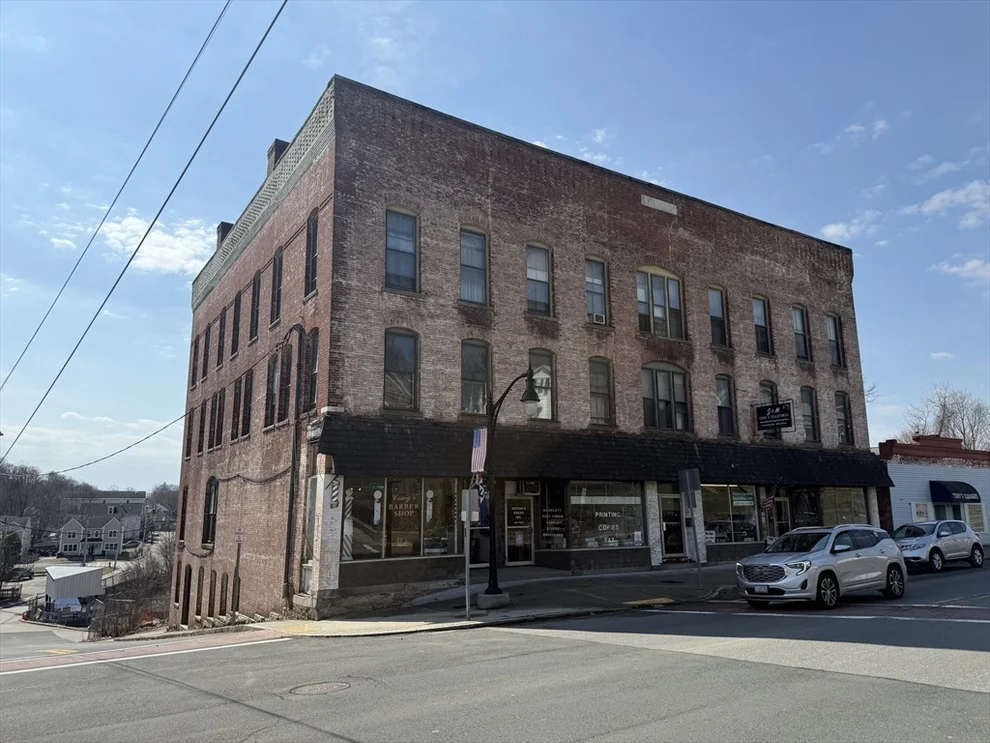 Unit for sale at 106 Main St, Spencer, MA 01562