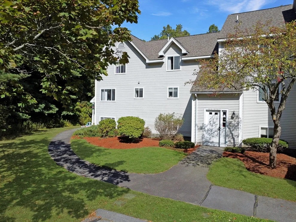 Unit for sale at 100 Merrimack Ave, Dracut, MA 01826