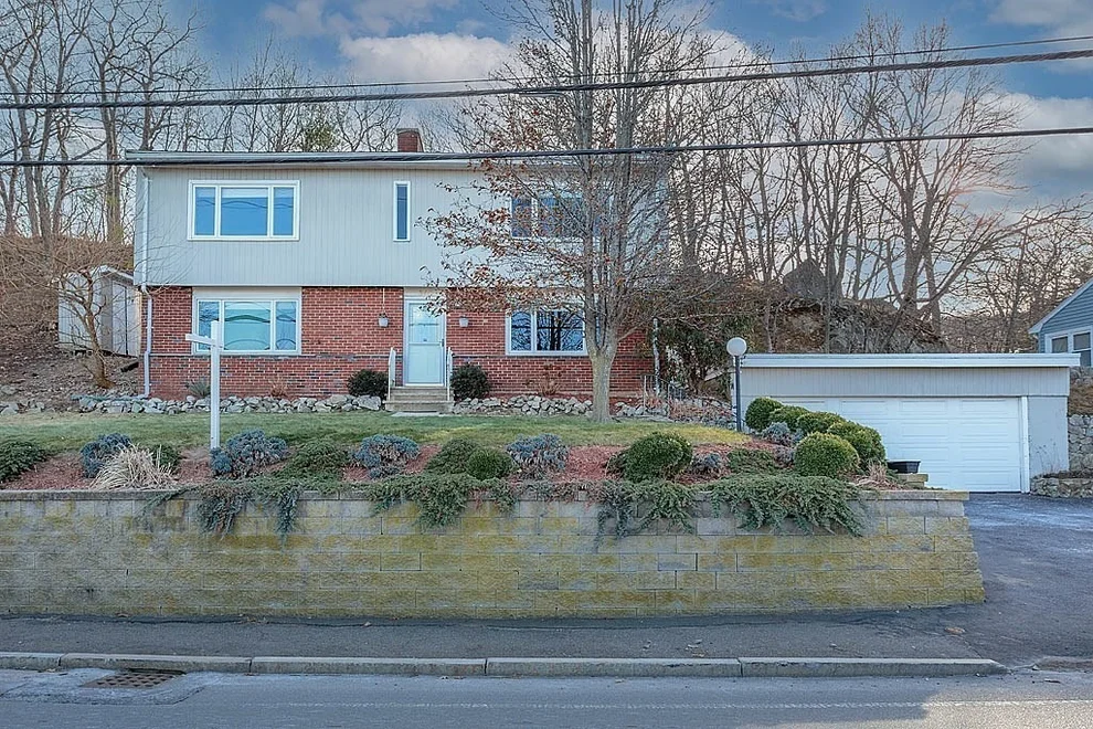 Unit for sale at 340 Essex St, Saugus, MA 01906