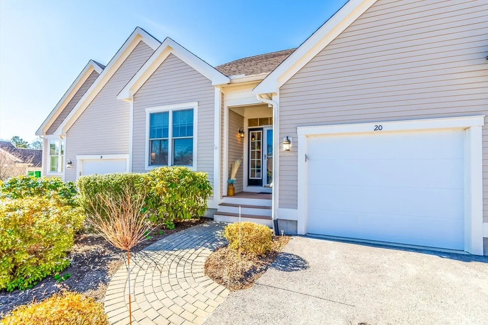 Unit for sale at 20 Twin Oaks Dr, Mashpee, MA 02649