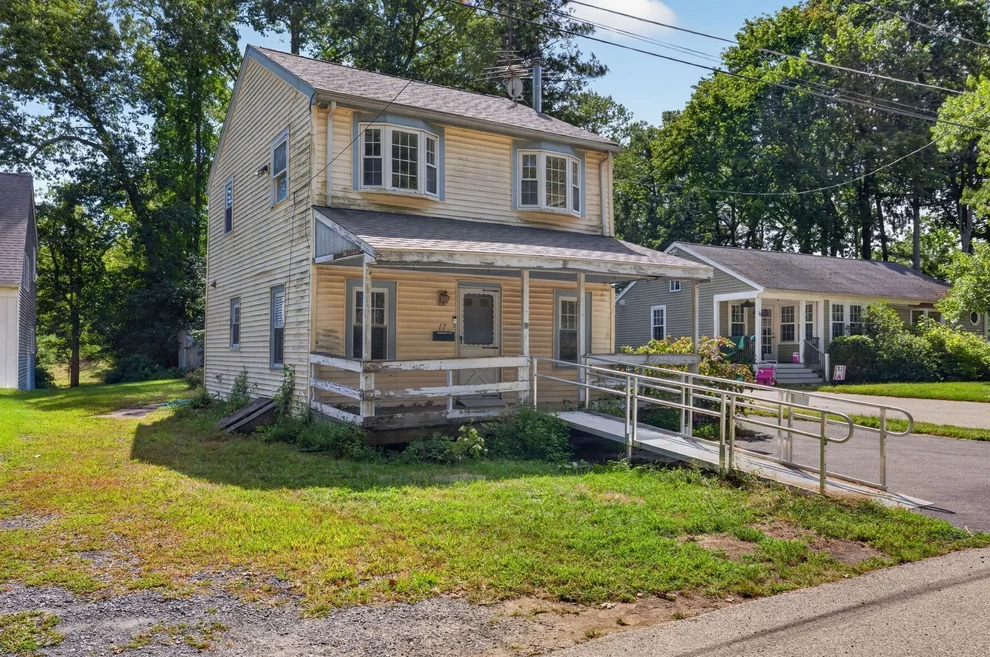 Unit for sale at 17 W Cedar Rd, Norfolk, MA 02056