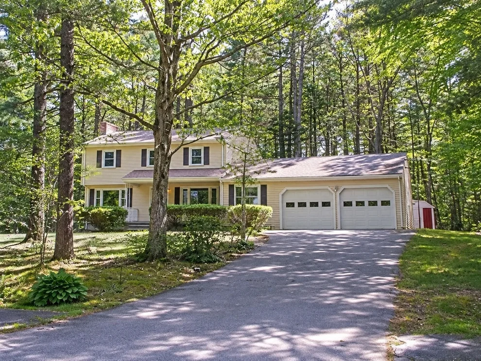 Unit for sale at 41 Old Stagecoach Rd, Bedford, MA 01730