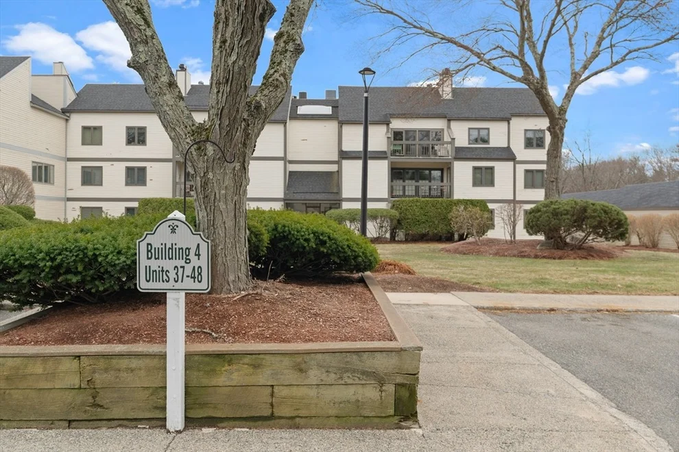 Unit for sale at 1100 Salem Street, Lynnfield, MA 01940