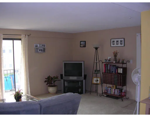 Unit for sale at 1 Post Oak Lane, Natick, MA 01760